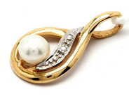 Jewellery, Pendant 18K 0,7g with cultured pearl Ø3,9mm and diamond 1xca0,005ct, in auction: Pawn – Tuesday 23 April 2019