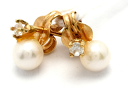 Jewellery, Earrings 18K 0,6g with cultured pearls Ø4,2mm and stones, in auction: Pawn – Tuesday 23 April 2019