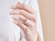 Jewellery - SINGLE STONE RING, 18K white gold with brilliant cut diamond 0,50 ct TW(G)/VS2 - View 2