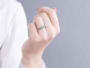 Jewellery - RING, 18K white gold with 32 emeralds 0,52 ctw - View 3