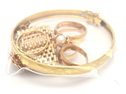 Lot, Lot of gold 18K 58,5g damaged/engraved , in auction: Pawn – Tuesday 21 January 2020