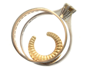 Lot, Lot of gold broken/engraved 18K with diamond 1xca0,65ct 8,6g, in auction: Pawn – Tuesday 21 January 2020