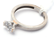 Lot, Ring 21K white gold 8,5g Ø17 with stone, some unmounted, in auction: Pawn – Tuesday 21 January 2020