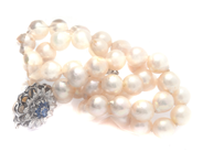 Jewellery, Pearl necklace with clasp 18K white gold, 34,5g 43cm akoya pearls, in auction: Pawn – Tuesday 21 January 2020