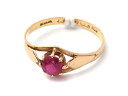 Lot, Ring 18K 2,5g Ø16 1/4 with stone and skew , in auction: Pawn – Tuesday 21 January 2020