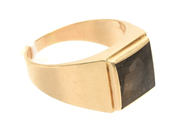 Lot, Ring 14K 8,2g signet ring with stone, somewhat notched, in auction: Pawn – Tuesday 21 April 2020