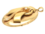 Lot, Pendant 18K 11,7g L 5cm openable locket with pearls, somewhat dented backpart, in auction: Pawn – Tuesday 21 April 2020