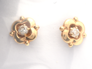 Jewellery, Earrings one pair 18K 0,6g, in auction: Pawn – Tuesday 21 April 2020