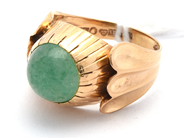Lot, Ring 18K 6,7g Ø17 3/4 with green stone engraved, in auction: Pawn – Tuesday 21 April 2020