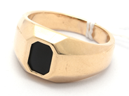 Lot, Gentleman´s ring 14K 11,8g Ø20 1/3 with black stone, scratched , in auction: Pawn – Tuesday 21 April 2020