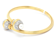 Lot, Bangle 18K 21,9g Ø60mm with stones and pearls, in auction: Pawn – Tuesday 21 April 2020