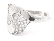 Lot, Ring 18K 2,6g Ø18 1/4 with stones, seven stones missing, in auction: Pawn – Tuesday 21 April 2020