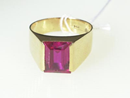 Jewellery, RING, 18K gold with synthetic stone ringsize 18 mm., in auction: Christmas – Saturday 14 December 2002