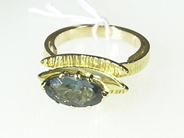Jewellery, RING, 18K gold with synthetic spinel ringsize 17 mm., in auction: Christmas – Saturday 14 December 2002