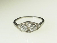 Jewellery, RING, platinum, in auction: Christmas – Saturday 14 December 2002