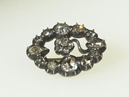 Jewellery, BROOCH, rosediamonds blandmetall, in auction: Christmas – Saturday 14 December 2002