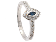 Jewellery, SAPPHIRE RING, 18K white gold, in auction: Lilla jewellery – Thursday 4 June 2020