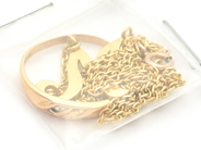 Lot, Lot of gold 18K 5,1g damaged, clasp i 8K, in auction: Pawn – Tuesday 16 June 2020