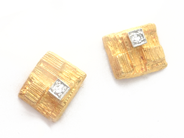 Jewellery, Earrings one pair 18K 2,4g with diamonds 2xca.0,02ct, in auction: Pawn – Tuesday 16 June 2020