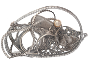 Lot, Lot of silver with stone and pearl damaged defect brv 39,3g, in auction: Pawn – Tuesday 16 June 2020