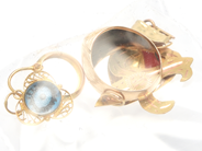 Lot, Lot of gold with stone and enamel damaged 14K brv 7,4g, in auction: Pawn – Tuesday 8 September 2020