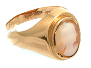 Lot, Ring with stone engraved skew 18K brv 3,1g, in auction: Pawn – Tuesday 8 September 2020