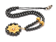 Lot, Necklace 21K brv 17,6g with blue grey imitation pearls clasp not gold, (bör restringed of), in auction: Pawn – Tuesday 13 October 2020