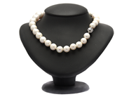 Jewellery, PEARL NECKLACE, cultured freshwater pearls, in auction: Lilla jewellery – Thursday 22 October 2020