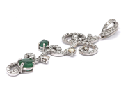 Jewellery, Pendant 18K white gold 4,4g height: 55mm, with green stones and diamonds 2xca0,05ct + 6xca0,02ct + 88xca0,005-0,01ct, in auction: Pawn – Tuesday 11 January 2022