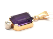 Jewellery, Pendant 18K brv 5,2g height:30mm, with stone and diamond 1xca0,05ct, in auction: Pawn – Tuesday 11 January 2022