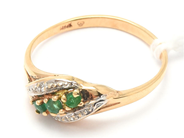 Lot, Ring 18K 2,3g with green stones and diamonds 2xca0,005ct åttkantsslipade Ø18 somewhat skew i ringshank, in auction: Pawn – Tuesday 29 March 2022