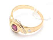 Jewellery - Ring 18K 3,2g with red stone and diamonds 2xca0,02ct Ø16 - View 1