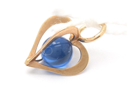 Jewellery, Pendant 18K 0,7g with blue stone height: 1,2cm, in auction: Pawn – Tuesday 29 March 2022
