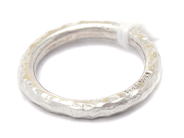 Jewellery, Ring S925 3,1g Ø15½ hammered surface, in auction: Pawn – Tuesday 30 August 2022