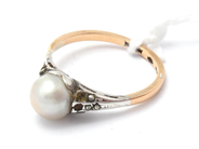 Lot, Ring 18K double-dyed 2,6g Ø16¾ with syntet pearl , missing stones, in auction: Pawn – Tuesday 30 August 2022