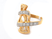 Lot, Ring 21K double-dyed 4,2g Ø18 with stones, skew ringshank, in auction: Pawn – Tuesday 30 August 2022