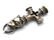 Lot, Pendant non-precious metal 20g height: 6cm width: 25mm , in auction: Pawn – Tuesday 30 August 2022