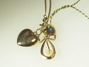 Pawnitems, 1 chain, 2 pendants. 18K. 1 pendant 14k.. weight 7g, in auction: Pawn – Saturday 18 October 2003