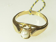 Pawnitems, 1 ring with pearl 18K   18 mm.. weight 3g, in auction: Pawn – Saturday 18 October 2003