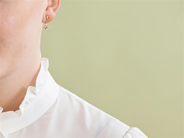 Jewellery - EARRINGS, 18K gold with 8 brilliant cut diamonds 0,14 ctw c TW-W/SI - View 2