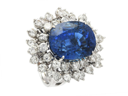 Jewellery, CLUSTER RING, 12K/18K white gold, in auction: Important jewellery – Saturday 26 November 2022