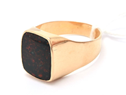 Lot, Signet ring 18K brv.7,1g damaged with enamel, in auction: Pawn – Tuesday 7 March 2023