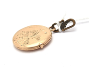 Jewellery, Pendant locket 18K 4g damaged, loop not i gold , in auction: Pawn – Tuesday 7 March 2023