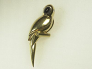 Jewellery, BROOCH, 18K 11.6 g brilliant-cut diamond 0,05 ct onyxnäbb, in auction: Modern – Saturday 17 January 2004