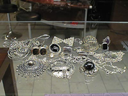 Jewellery, VARIOUS PCS OF JEWELLERY silver mm, brooches, in auction: Modern – Saturday 17 January 2004