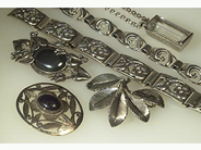Jewellery, VARIOUS PCS OF JEWELLERY silver, hematite, in auction: Modern – Saturday 17 January 2004