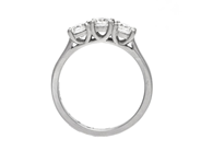 Jewellery - THREE STONE RING, platinum. 3 brilliant cut diamonds approx. 1,04 ctw - View 2