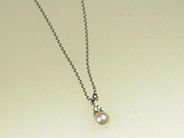 Jewellery, CHAIN PENDANT, 18K white gold, in auction: Classic – Saturday 24 April 2004