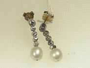 Jewellery, EARRINGS, 18K gold / white gold with fresh-waterpearls and old-cut  diamonds., in auction: Classic – Saturday 24 April 2004
