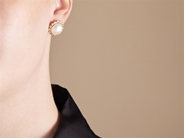 Jewellery - PEARL EARRINGS, 18K gold - View 2